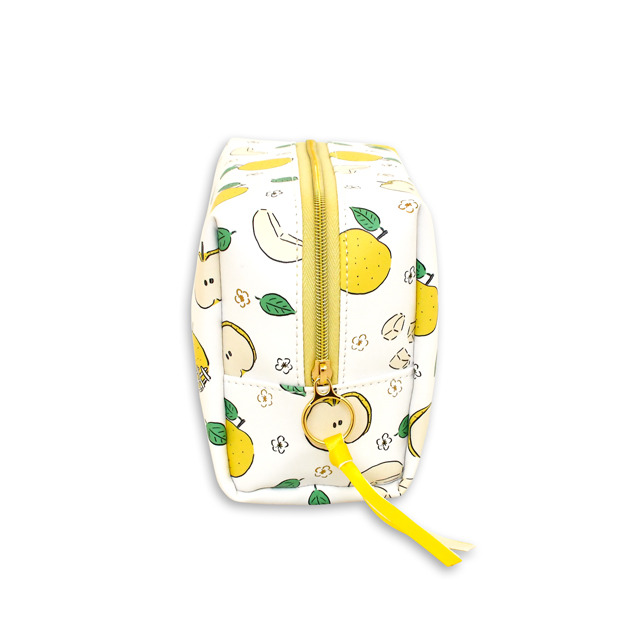 「ボックスポーチ」鶴丸国永 2,970円（税込）（C）2015 EXNOA LLC/Nitroplus