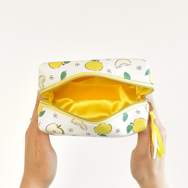 「ボックスポーチ」鶴丸国永 2,970円（税込）（C）2015 EXNOA LLC/Nitroplus