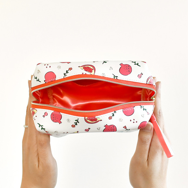 「ボックスポーチ」和泉守兼定・歌仙兼定 2,970円（税込）（C）2015 EXNOA LLC/Nitroplus