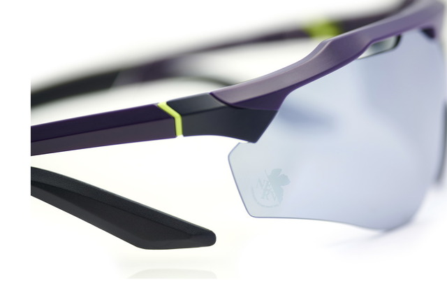 「JINS×EVANGELION」初号機サングラス　12,000円（税別）