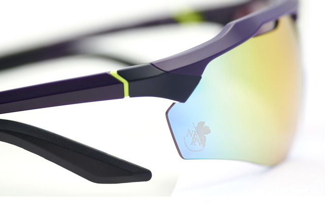 「JINS×EVANGELION」初号機サングラス　12,000円（税別）