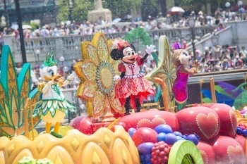 「ミニーのトロピカルスプラッシュ」（ｃ）Disney