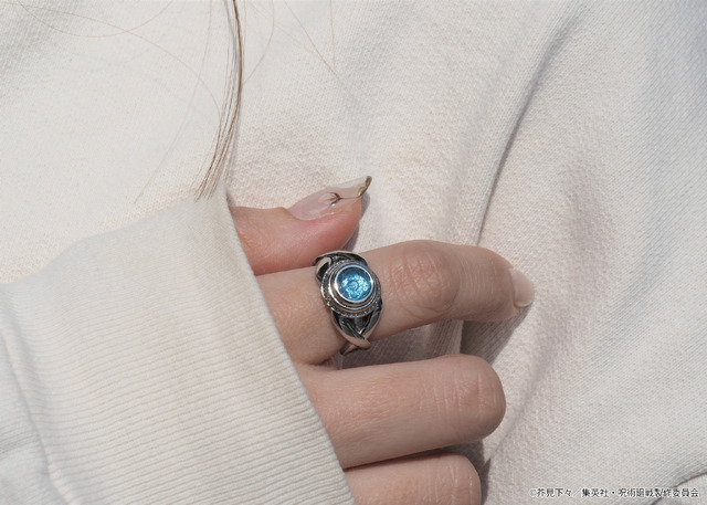 五条悟モデル リング/イヤリング/ネックレス 各2,200円(税込）（C）芥見下々／集英社・呪術廻戦製作委員会