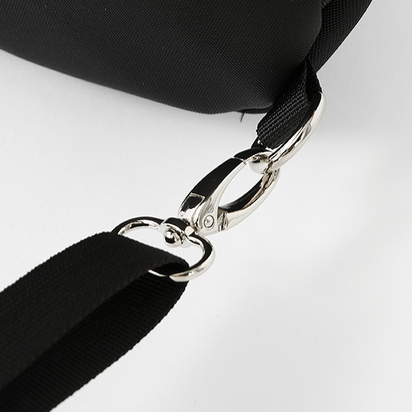 「『機動戦艦ナデシコ』コラボレーション　バッグ」15,180円（税込）（C）Production I.G／ナデシコ製作委員会・テレビ東京