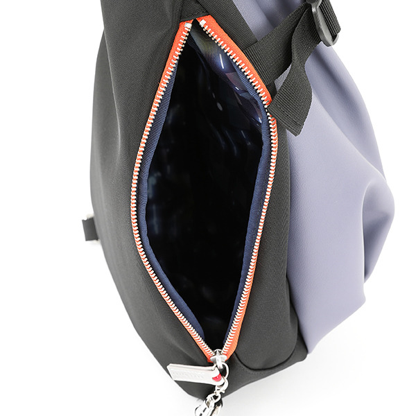 「『機動戦艦ナデシコ』コラボレーション　バッグ」15,180円（税込）（C）Production I.G／ナデシコ製作委員会・テレビ東京