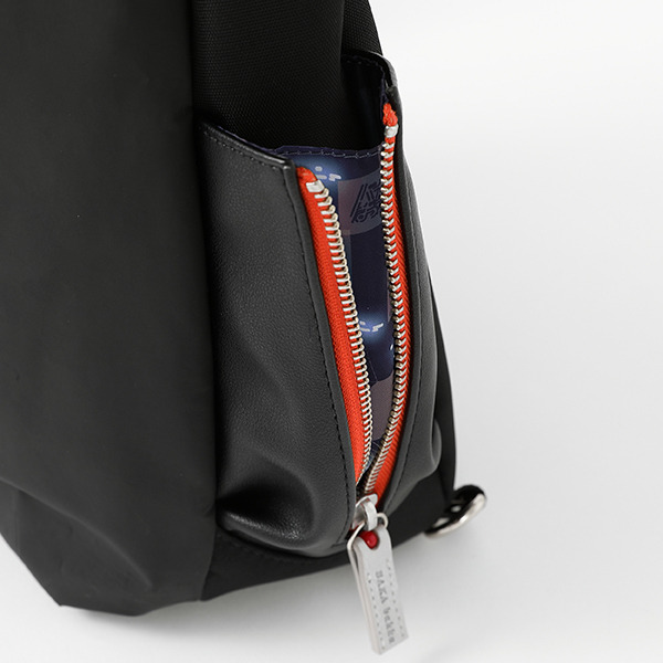 「『機動戦艦ナデシコ』コラボレーション　バッグ」15,180円（税込）（C）Production I.G／ナデシコ製作委員会・テレビ東京