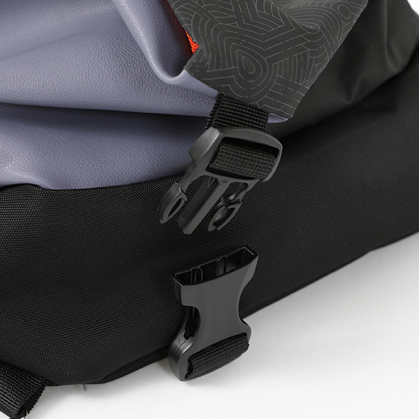 「『機動戦艦ナデシコ』コラボレーション　バッグ」15,180円（税込）（C）Production I.G／ナデシコ製作委員会・テレビ東京