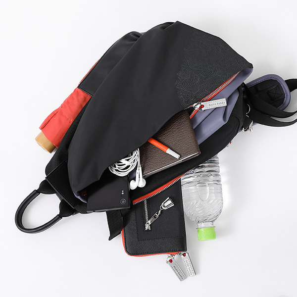 「『機動戦艦ナデシコ』コラボレーション　バッグ」15,180円（税込）（C）Production I.G／ナデシコ製作委員会・テレビ東京