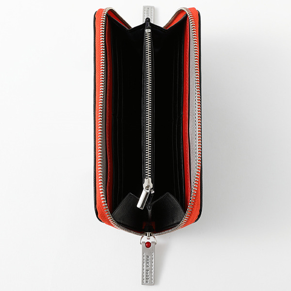 「『機動戦艦ナデシコ』コラボレーション　財布」11,880円（税込）（C）Production I.G／ナデシコ製作委員会・テレビ東京