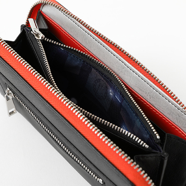 「『機動戦艦ナデシコ』コラボレーション　財布」11,880円（税込）（C）Production I.G／ナデシコ製作委員会・テレビ東京