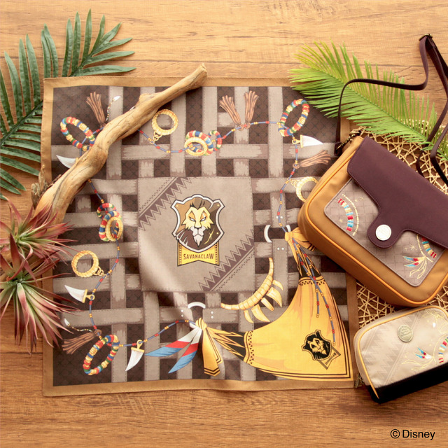 『ディズニー ツイステッドワンダーランド』コレクション ハンカチーフ2,000円(税抜)／ポーチ5,800円(税抜)／ショルダー9,800円(税抜)（C）Disney