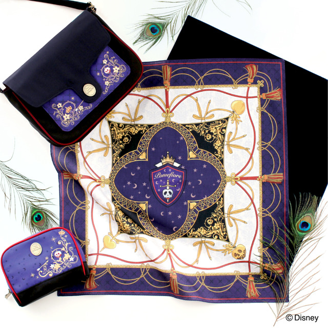 『ディズニー ツイステッドワンダーランド』コレクション ハンカチーフ2,000円(税抜)／ポーチ5,800円(税抜)／ショルダー9,800円(税抜)（C）Disney