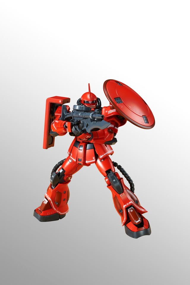 『ガンダムビルドリアル』「シャアザク」（BASED GUNPLA：RG 1/144 MS-06S シャア専用ザクII）（C）創通・サンライズ