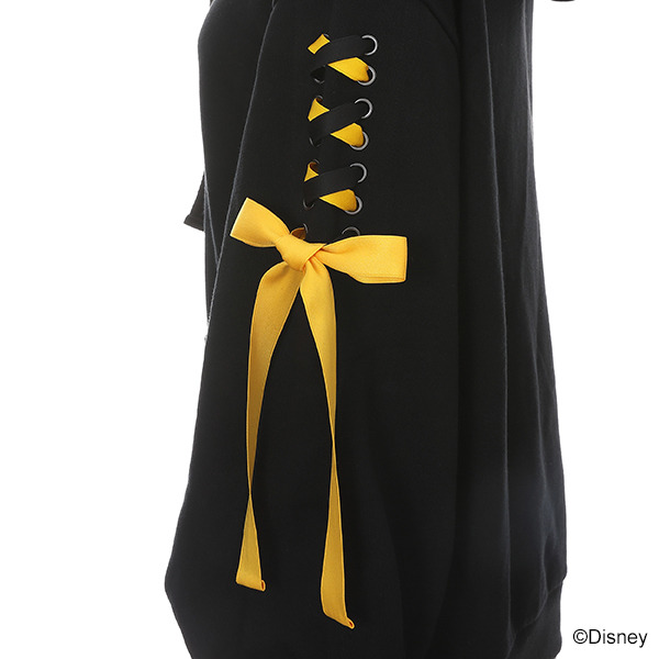 『ディズニーツイステッドワンダーランド』デザインパーカー サバナクロー寮デザイン各10,780円(税込)（C）Disney