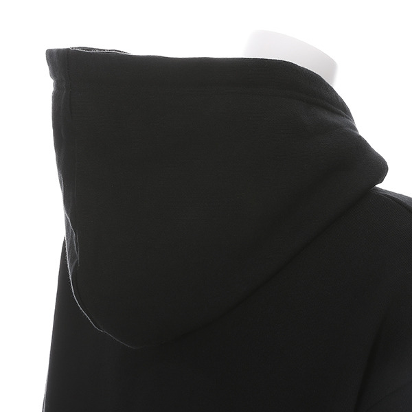 『ディズニーツイステッドワンダーランド』デザインパーカー オクタヴィネル寮デザイン各10,780円(税込)（C）Disney