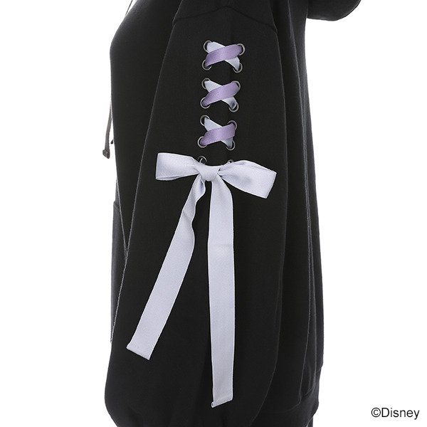 『ディズニーツイステッドワンダーランド』デザインパーカー オクタヴィネル寮デザイン各10,780円(税込)（C）Disney