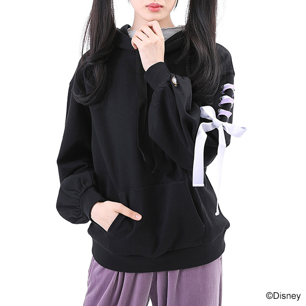 『ディズニーツイステッドワンダーランド』デザインパーカー オクタヴィネル寮デザイン各10,780円(税込)（C）Disney