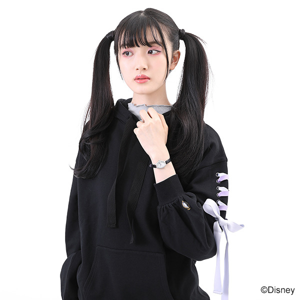 『ディズニーツイステッドワンダーランド』デザインパーカー オクタヴィネル寮デザイン各10,780円(税込)　／デザイン腕時計 オクタヴィネル寮デザイン各15,180円(税込)（C）Disney