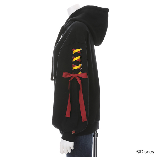 『ディズニーツイステッドワンダーランド』デザインパーカー スカラビア寮デザイン各10,780円(税込)（C）Disney
