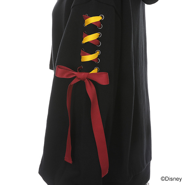 『ディズニーツイステッドワンダーランド』デザインパーカー スカラビア寮デザイン各10,780円(税込)（C）Disney