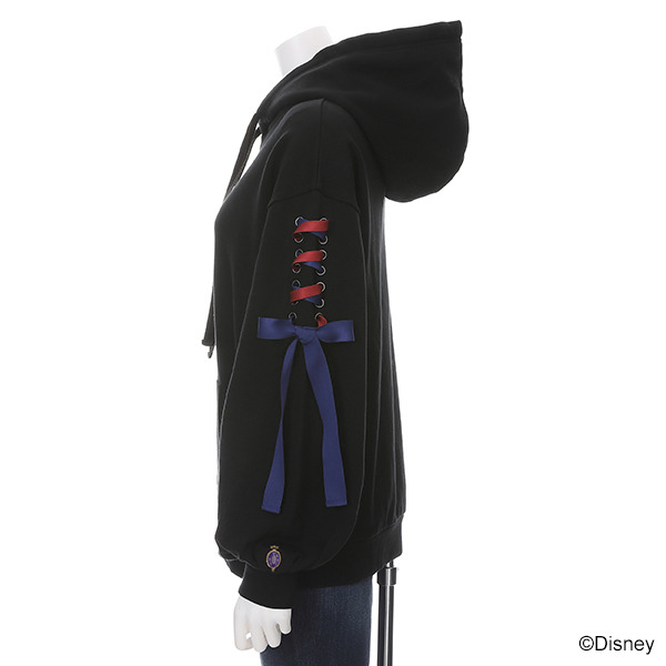 『ディズニーツイステッドワンダーランド』デザインパーカー ポムフィオーレ寮デザイン各10,780円(税込)（C）Disney