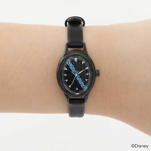 『ディズニーツイステッドワンダーランド』デザイン腕時計 イグニハイド寮デザイン各15,180円(税込)（C）Disney