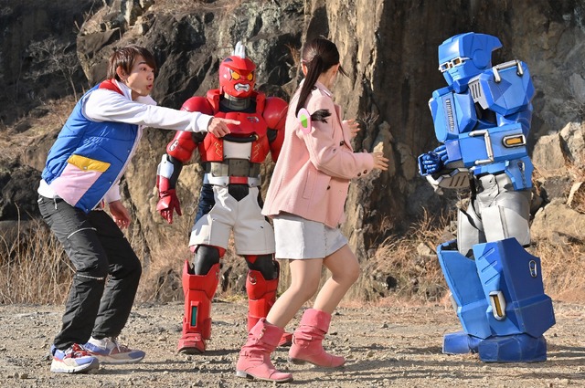 『「機界戦隊ゼンカイジャー」スピンオフ ゼンカイレッド大紹介！』（C）2021 「『機界戦隊ゼンカイジャー』スピンオフゼンカイレッド大紹介！」製作委員会（C）2021 テレビ朝日・東映AG・東映