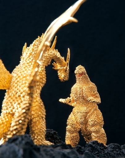 「ゴジラVSキングギドラ 純金製ジオラマ」