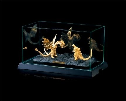 「ゴジラVSキングギドラ 純金製ジオラマ」