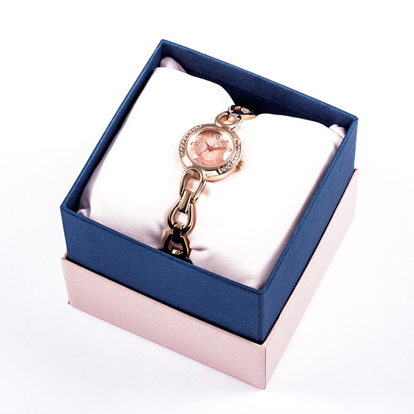 『刀剣乱舞-ONLINE-』コラボレーション 腕時計「乱藤四郎モデル」（C）2015 EXNOA LLC/Nitroplus