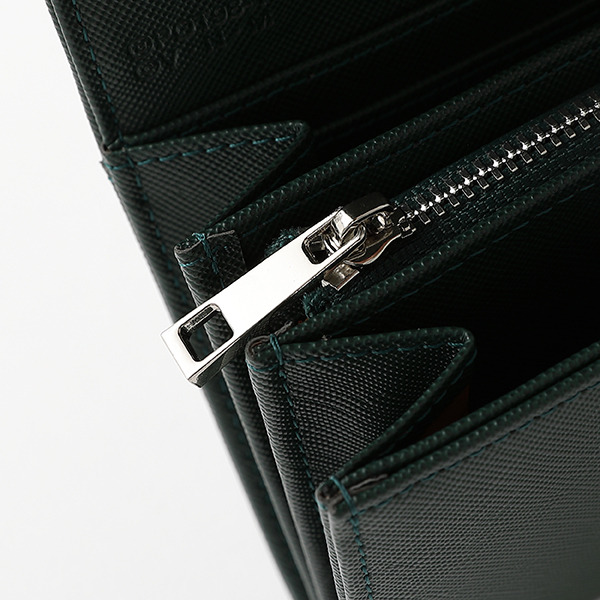 ゴン=フリークス モデル長財布／各11,880円(税込)（C）P98-21 （C）V・N・M