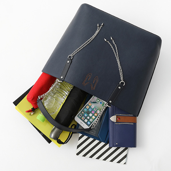 クラピカ モデルバッグ／各15,180円(税込)（C）P98-21 （C）V・N・M