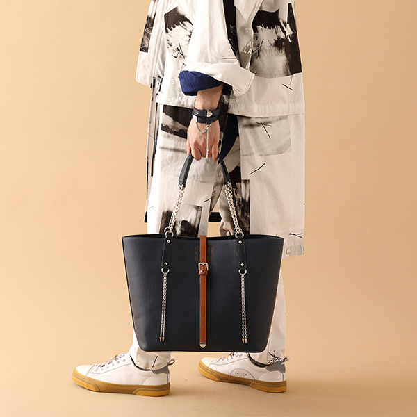 クラピカ モデルバッグ／各15,180円(税込)（C）P98-21 （C）V・N・M