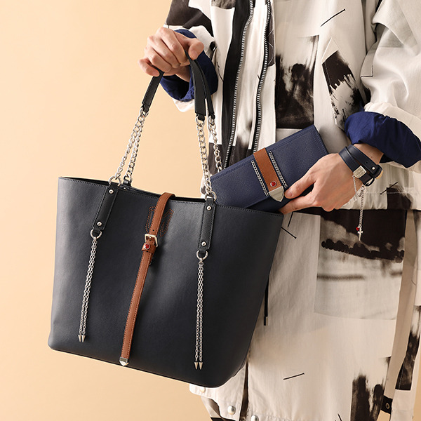 クラピカ モデルバッグ／各15,180円(税込)（C）P98-21 （C）V・N・M