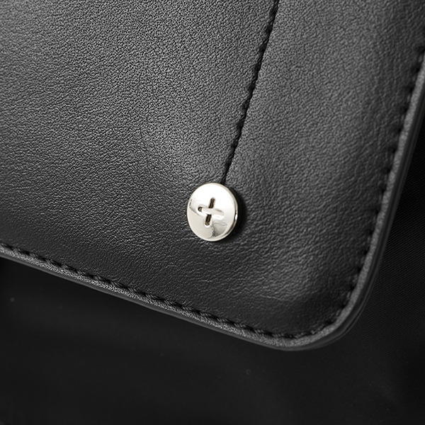 クロロ=ルシルフル モデルバッグ／各15,180円(税込)（C）P98-21 （C）V・N・M