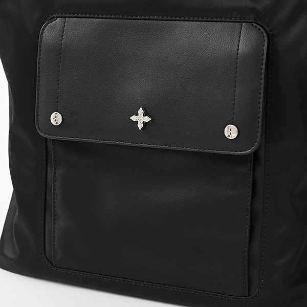 クロロ=ルシルフル モデルバッグ／各15,180円(税込)（C）P98-21 （C）V・N・M