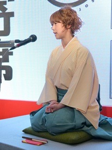 リアルじょしらくこと、春風亭ぴっかりによる落語も。演目はわかりやすい「動物園」がかけられ、若い観客の多い会場からも笑いが漏れていた。