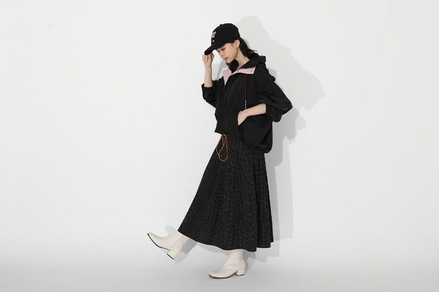 「竈門禰豆子 モデル ブルゾン」17,380円（税込）（C）吾峠呼世晴／集英社・アニプレックス・ufotable