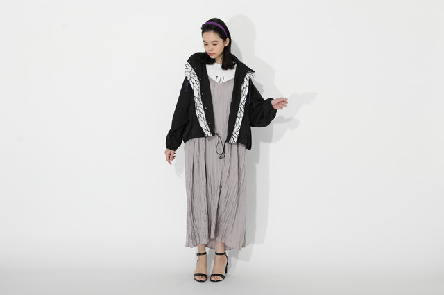 「胡蝶しのぶ モデル ブルゾン」17,380円（税込）（C）吾峠呼世晴／集英社・アニプレックス・ufotable