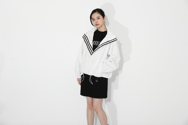 「伊黒小芭内 モデル ブルゾン」17,380円（税込）（C）吾峠呼世晴／集英社・アニプレックス・ufotable