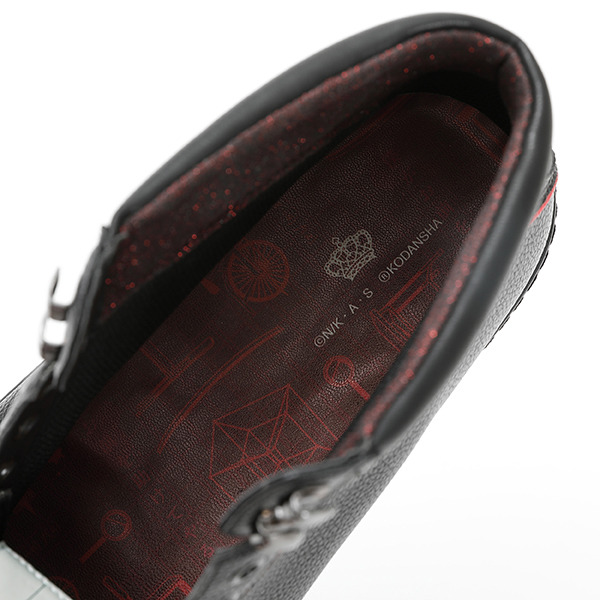 阿良々木暦モデル スニーカー 12,980円(税込)（C）西尾維新／講談社・アニプレックス・シャフト （R）KODANSHA