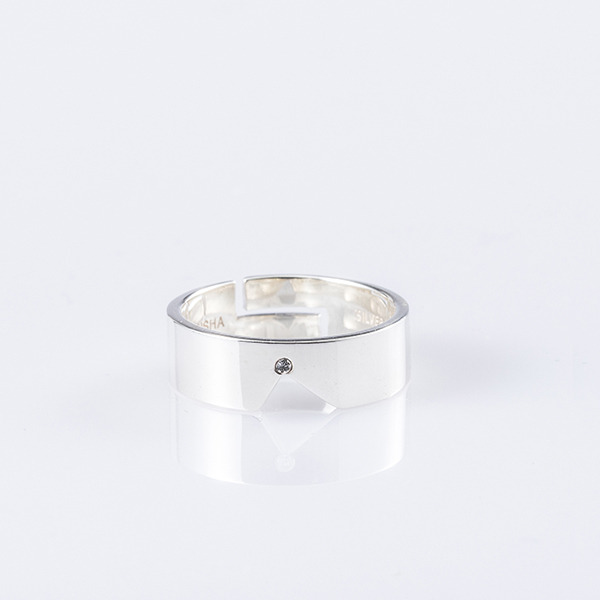 阿良々木暦モデル リングセット 12,980円(税込)（C）西尾維新／講談社・アニプレックス・シャフト （R）KODANSHA