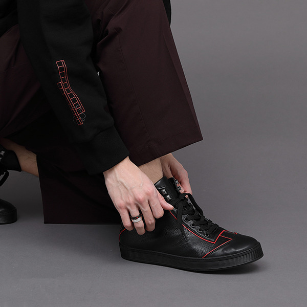 阿良々木暦モデル 着用イメージ（C）西尾維新／講談社・アニプレックス・シャフト （R）KODANSHA