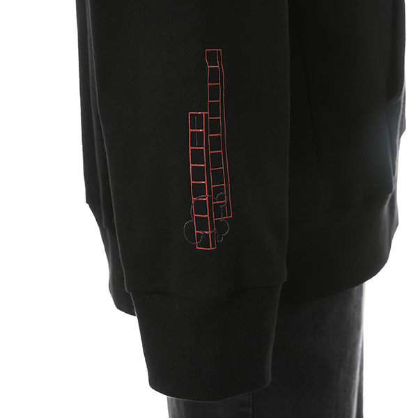 阿良々木暦モデル フーディー 10,780円(税込)（C）西尾維新／講談社・アニプレックス・シャフト （R）KODANSHA