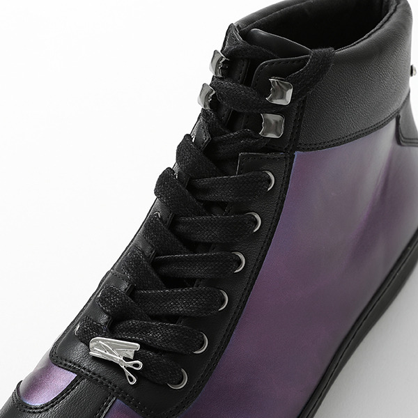 戦場ヶ原ひたぎモデル スニーカー 12,980円(税込)（C）西尾維新／講談社・アニプレックス・シャフト （R）KODANSHA