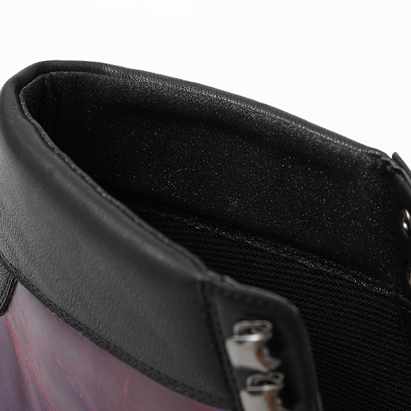 戦場ヶ原ひたぎモデル スニーカー 12,980円(税込)（C）西尾維新／講談社・アニプレックス・シャフト （R）KODANSHA