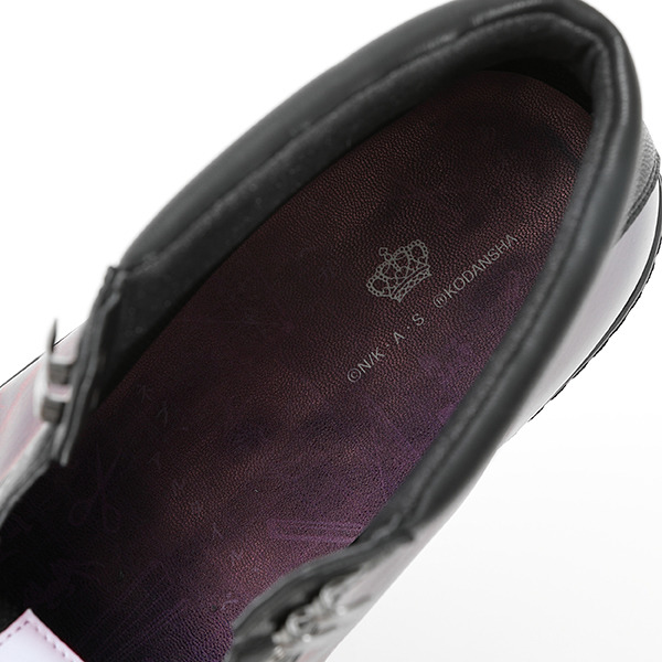 戦場ヶ原ひたぎモデル スニーカー 12,980円(税込)（C）西尾維新／講談社・アニプレックス・シャフト （R）KODANSHA