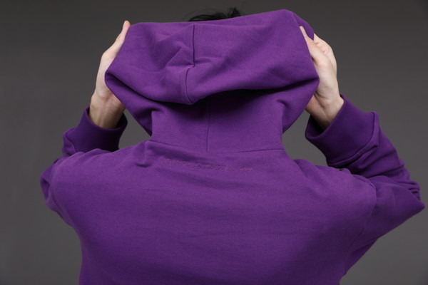 戦場ヶ原ひたぎモデルフーディー 10,780円(税込)（C）西尾維新／講談社・アニプレックス・シャフト （R）KODANSHA