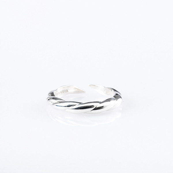 忍野忍モデル リングセット 12,980円(税込)（C）西尾維新／講談社・アニプレックス・シャフト （R）KODANSHA