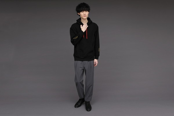 忍野忍モデル 着用イメージ（C）西尾維新／講談社・アニプレックス・シャフト （R）KODANSHA